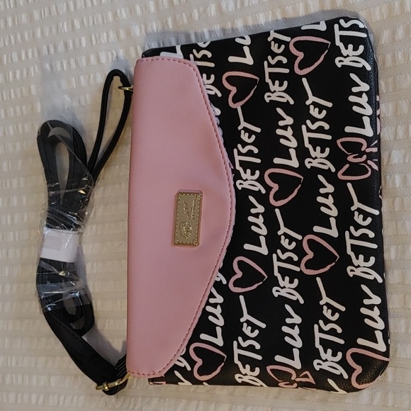 Betsey Johnson Handbags - NWOT Betsey Johnson Luv Betsey Cross body Bag
